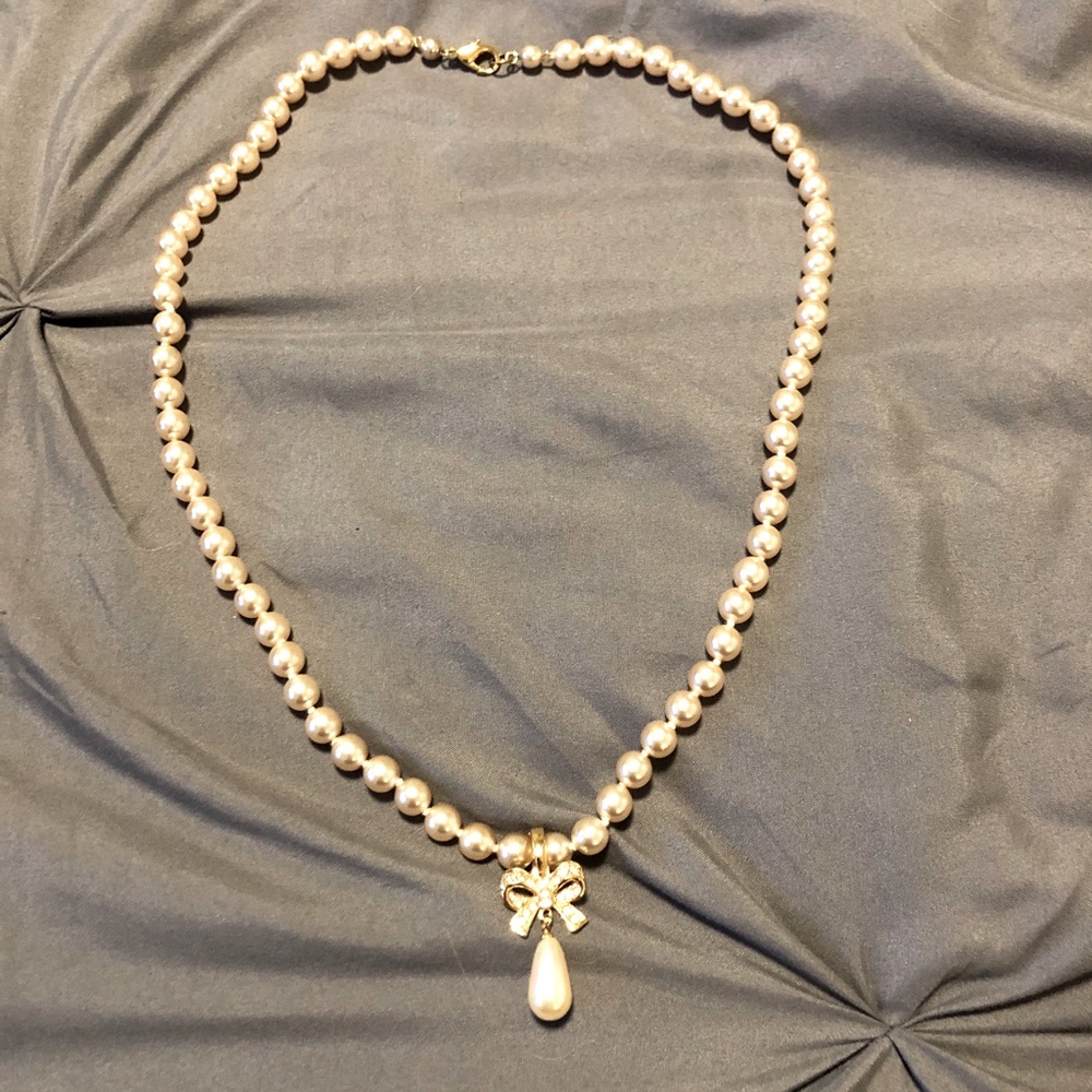 18 inch unique faux pearl with detachable pendant